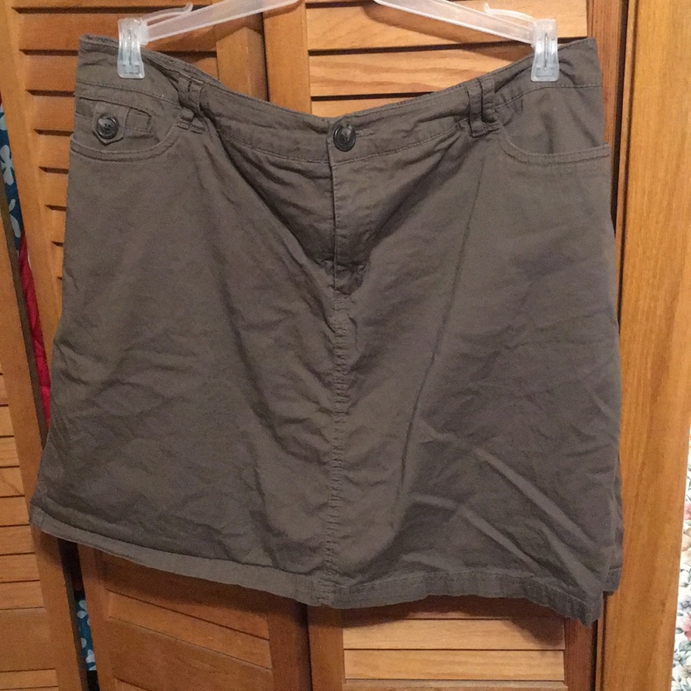Croft and Barrow classic fit skort. Size: 18